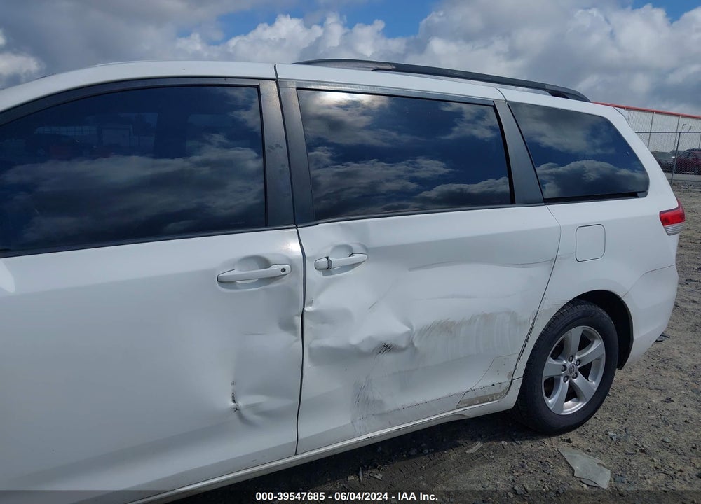 2011 TOYOTA SIENNA LE V6 VIN: 5TDKK3DC7BS132018