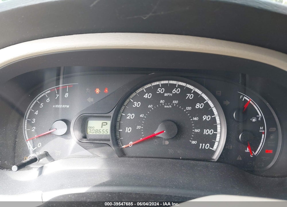 2011 TOYOTA SIENNA LE V6 VIN: 5TDKK3DC7BS132018