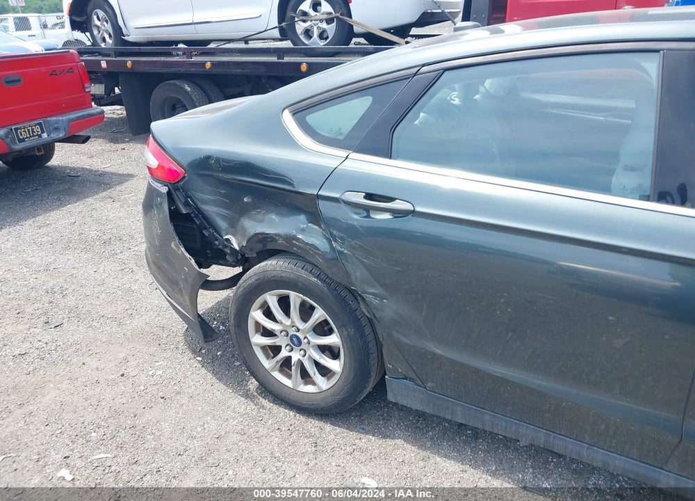 2015 FORD FUSION S VIN: 1FA6P0G78F5115200