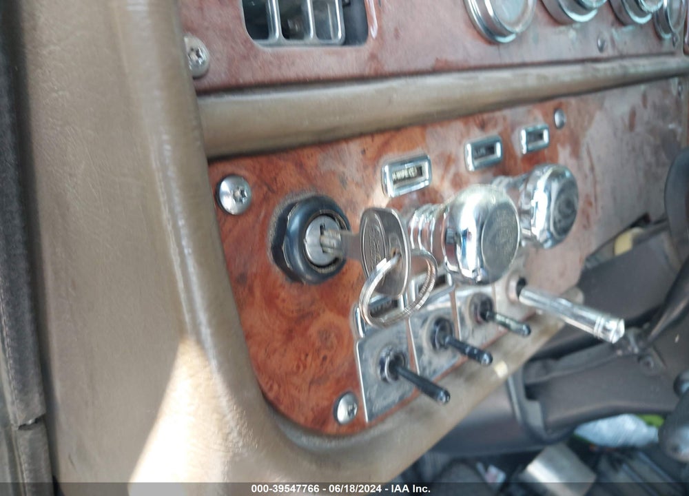 2005 PETERBILT 379 VIN: 1XP5DB9XX5N846019