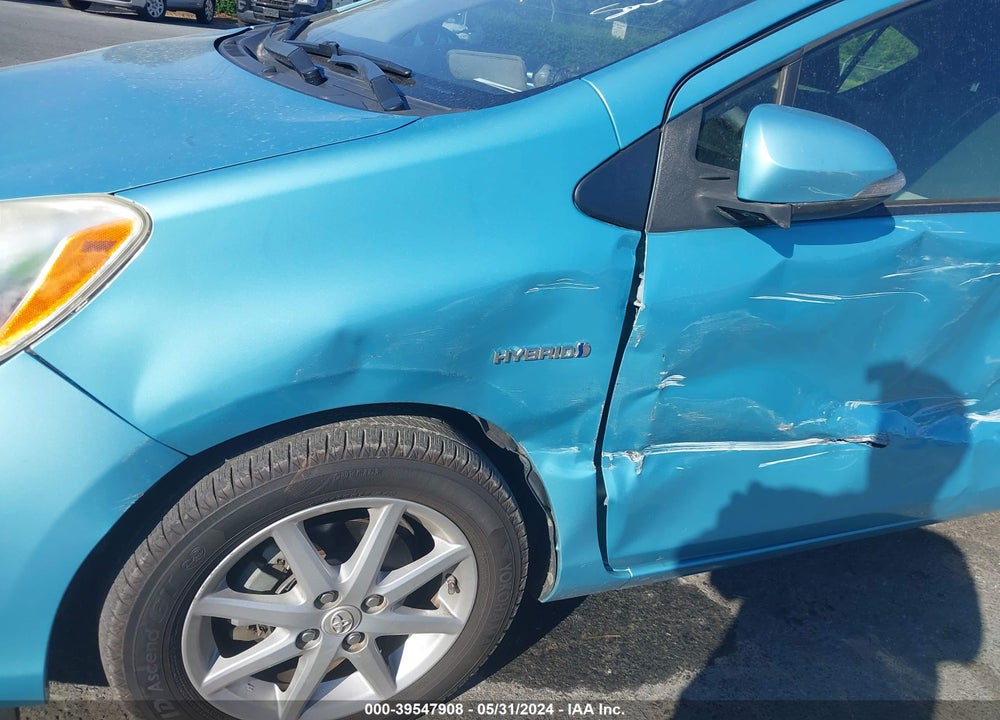 2012 TOYOTA PRIUS C THREE VIN: JTDKDTB30C1008152