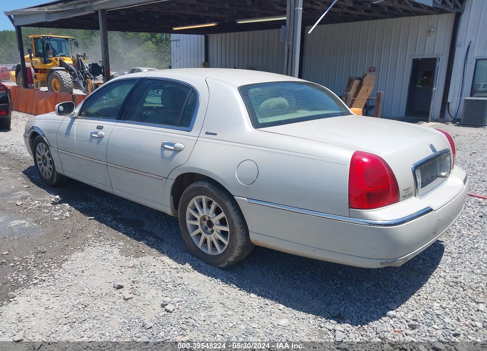 2006 LINCOLN TOWN CAR SIGNATURE VIN: 1LNHM81V16Y629367