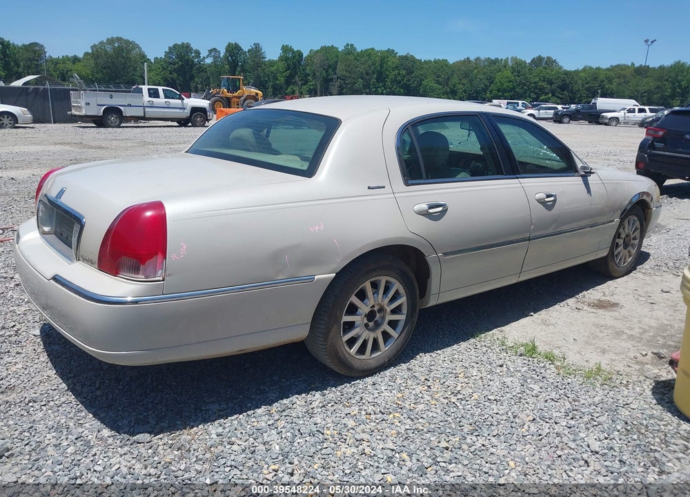 2006 LINCOLN TOWN CAR SIGNATURE VIN: 1LNHM81V16Y629367