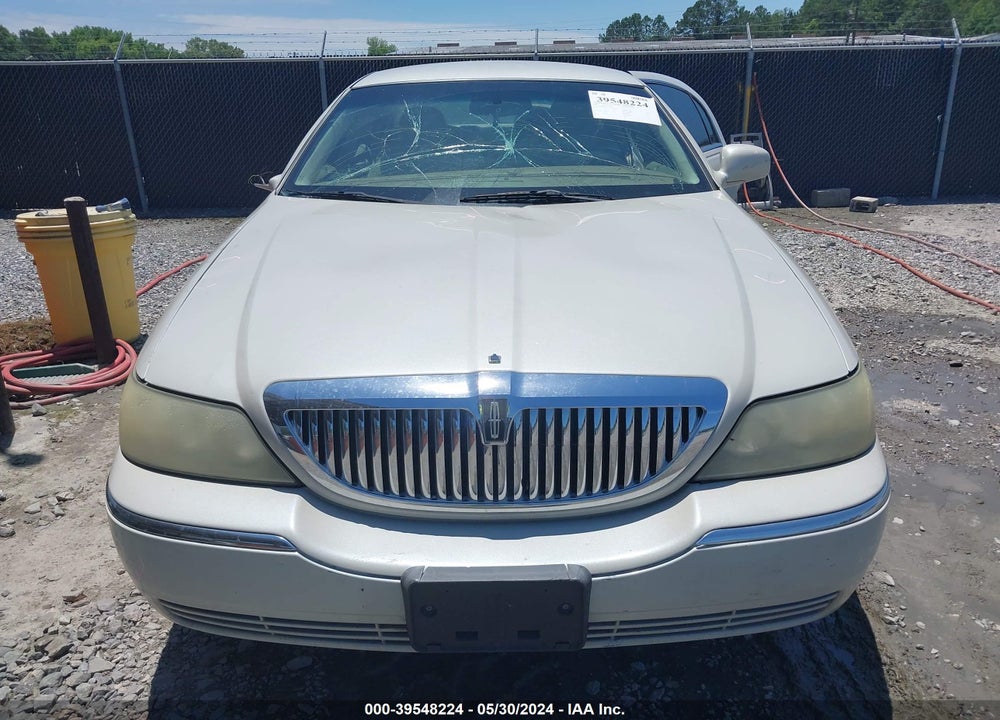 2006 LINCOLN TOWN CAR SIGNATURE VIN: 1LNHM81V16Y629367