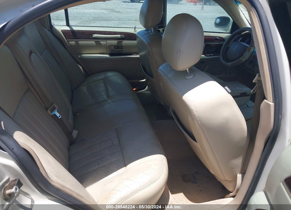 2006 LINCOLN TOWN CAR SIGNATURE VIN: 1LNHM81V16Y629367