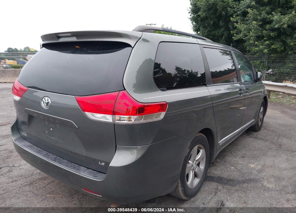 2014 TOYOTA SIENNA LE V6 8 PASSENGER VIN: 5TDKK3DC1ES459194