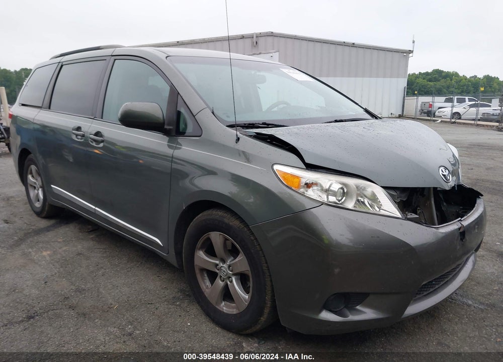 2014 TOYOTA SIENNA LE V6 8 PASSENGER VIN: 5TDKK3DC1ES459194