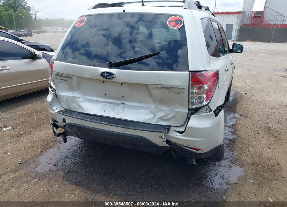 2011 SUBARU FORESTER 2.5X PREMIUM VIN: JF2SHADC0BH752539