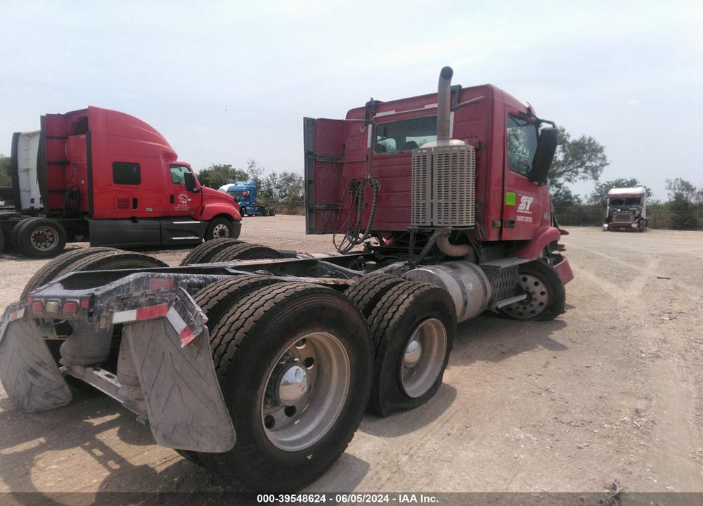 2015 VOLVO VN VNM VIN: 4V4MC9EG0FN180244