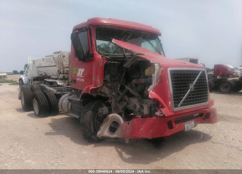 2015 VOLVO VN VNM VIN: 4V4MC9EG0FN180244
