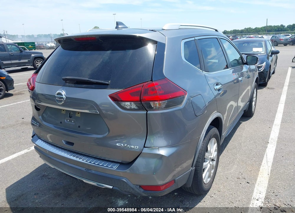 2018 NISSAN ROGUE SV VIN: KNMAT2MV8JP556286