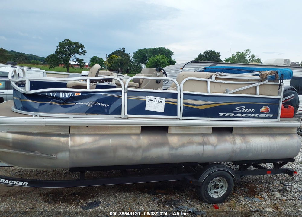 2020 BASS TRACKER CLASSIC AND TRAILER VIN: BUJ60969C020