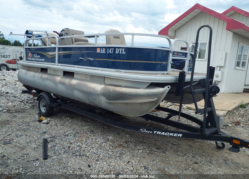 2020 BASS TRACKER CLASSIC AND TRAILER VIN: BUJ60969C020