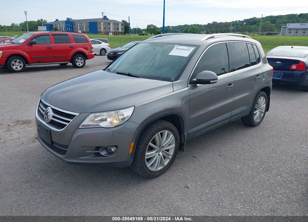 2011 VOLKSWAGEN TIGUAN SE VIN: WVGBV7AX7BW515281