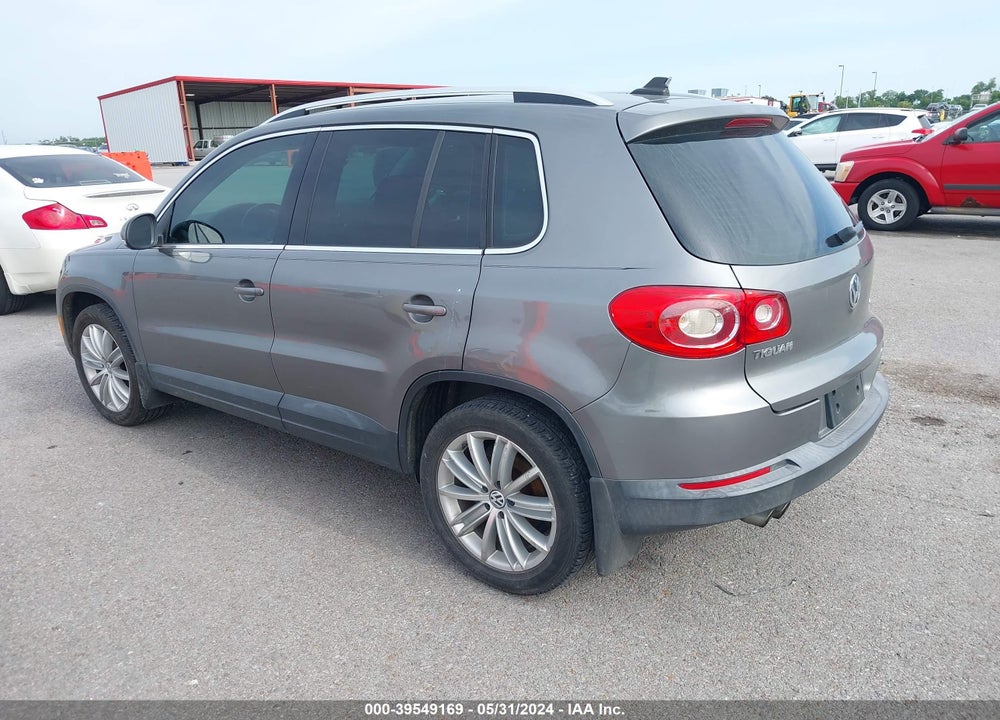 2011 VOLKSWAGEN TIGUAN SE VIN: WVGBV7AX7BW515281