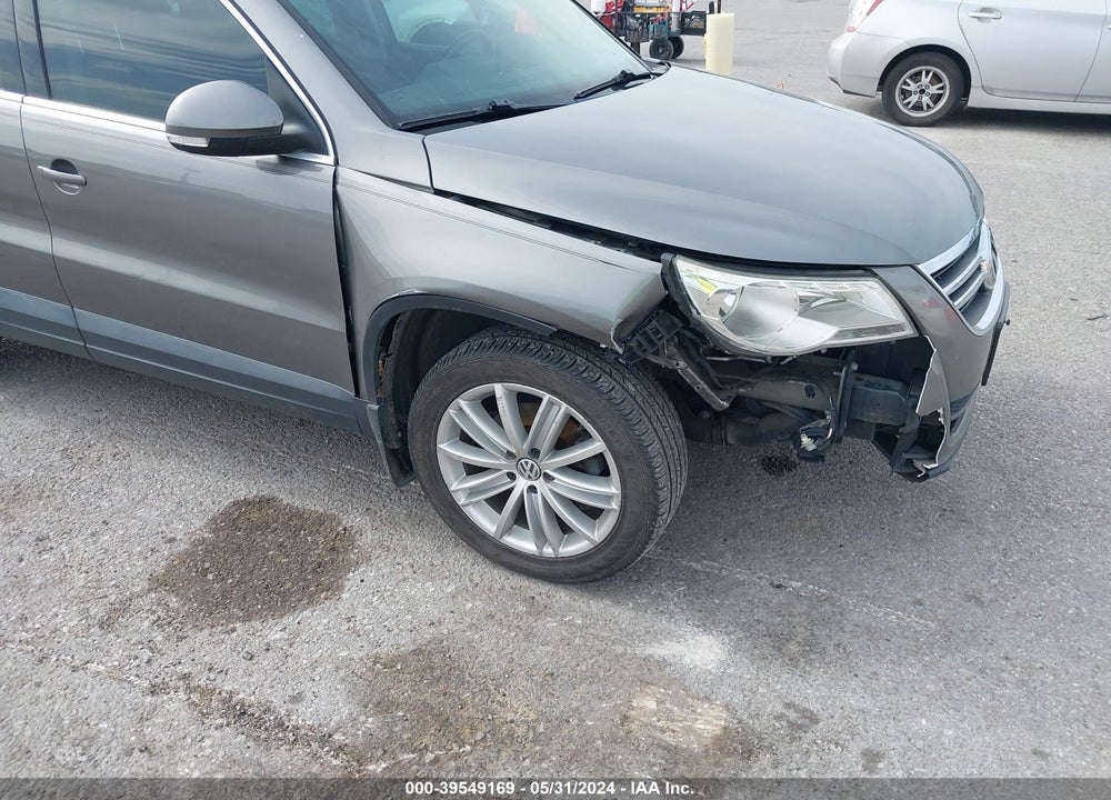 2011 VOLKSWAGEN TIGUAN SE VIN: WVGBV7AX7BW515281