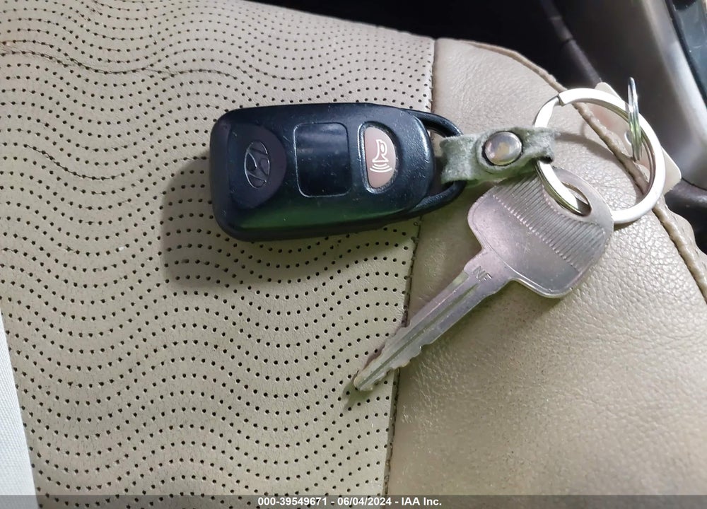 2012 HYUNDAI ELANTRA LIMITED (ULSAN PLANT) VIN: KMHDH4AE2CU480157