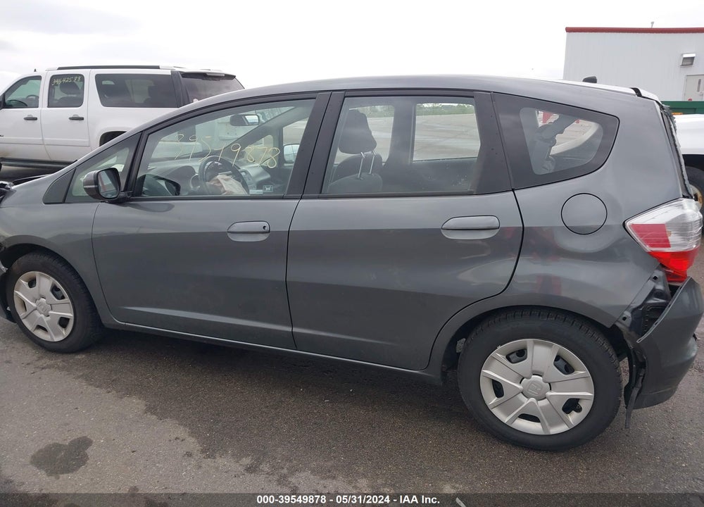 2013 HONDA FIT VIN: JHMGE8H34DC027380