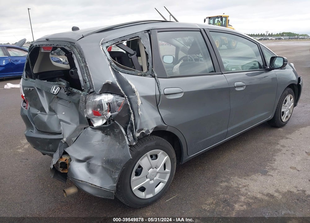 2013 HONDA FIT VIN: JHMGE8H34DC027380