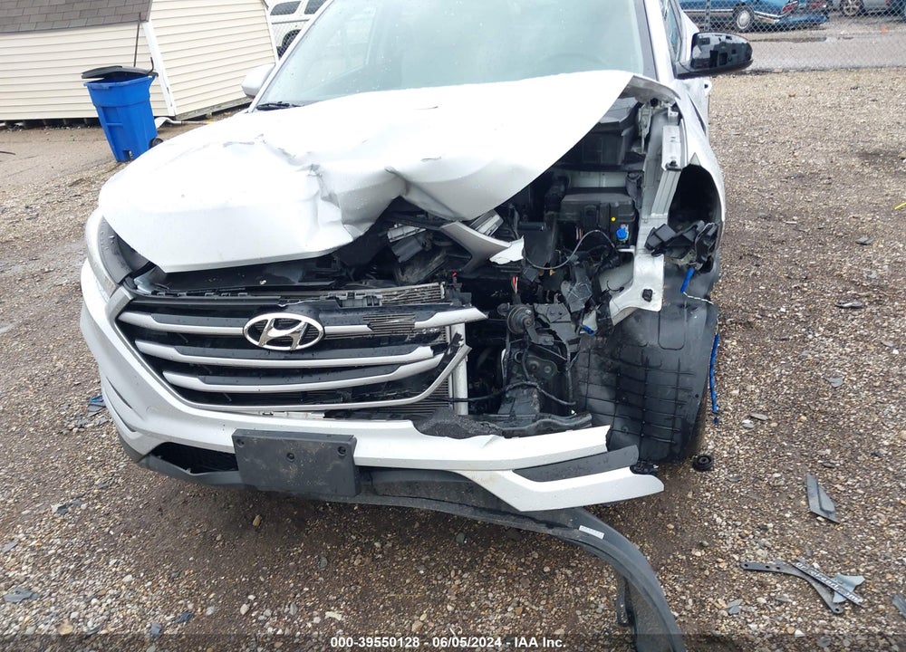 2017 HYUNDAI TUCSON SE VIN: KM8J33A44HU566967