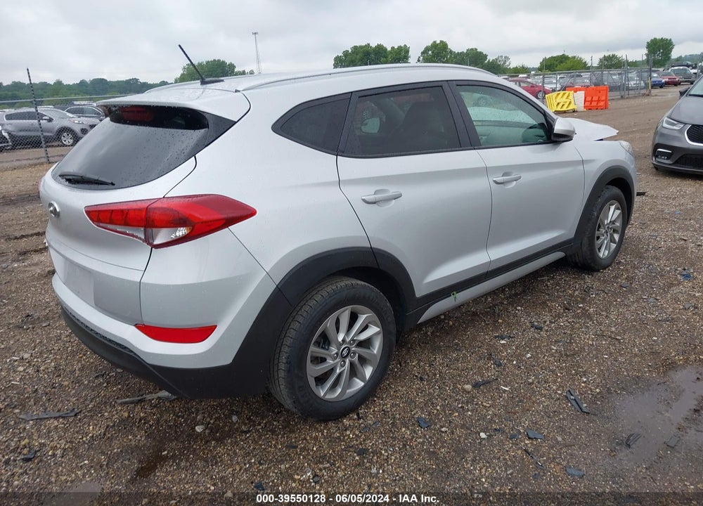 2017 HYUNDAI TUCSON SE VIN: KM8J33A44HU566967