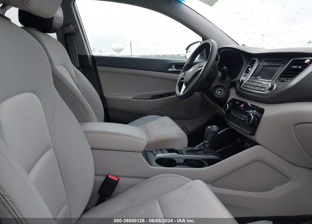2017 HYUNDAI TUCSON SE VIN: KM8J33A44HU566967