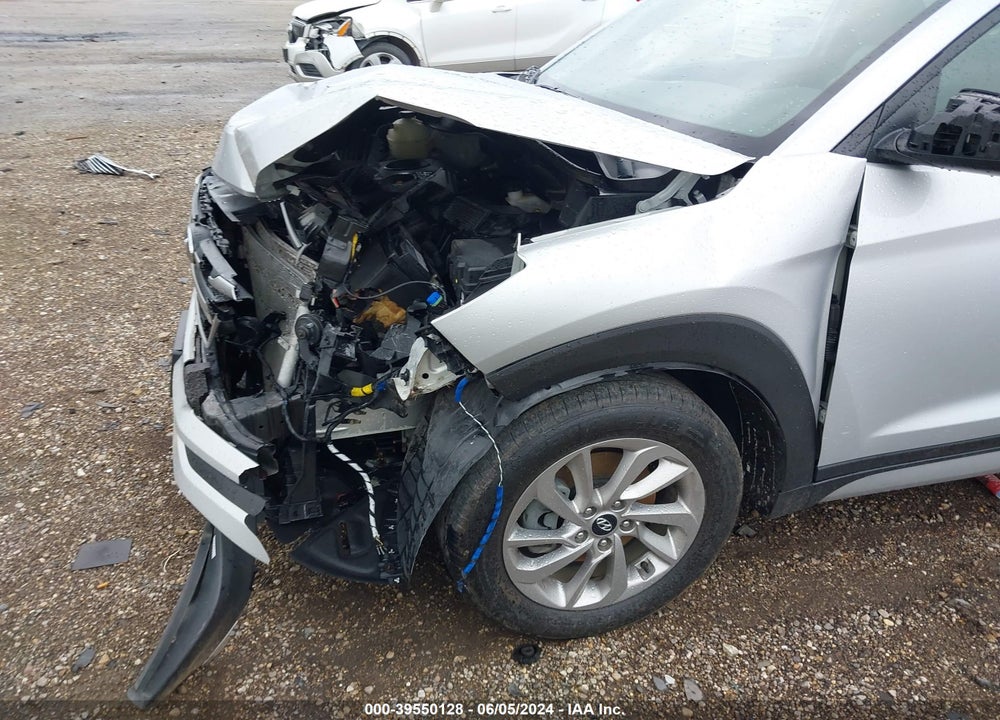 2017 HYUNDAI TUCSON SE VIN: KM8J33A44HU566967