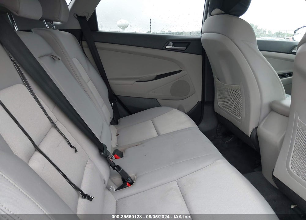 2017 HYUNDAI TUCSON SE VIN: KM8J33A44HU566967