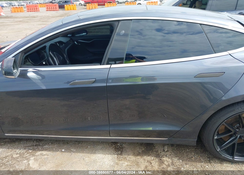 2018 TESLA MODEL S 100D/75D/P100D VIN: 5YJSA1E42JF270308