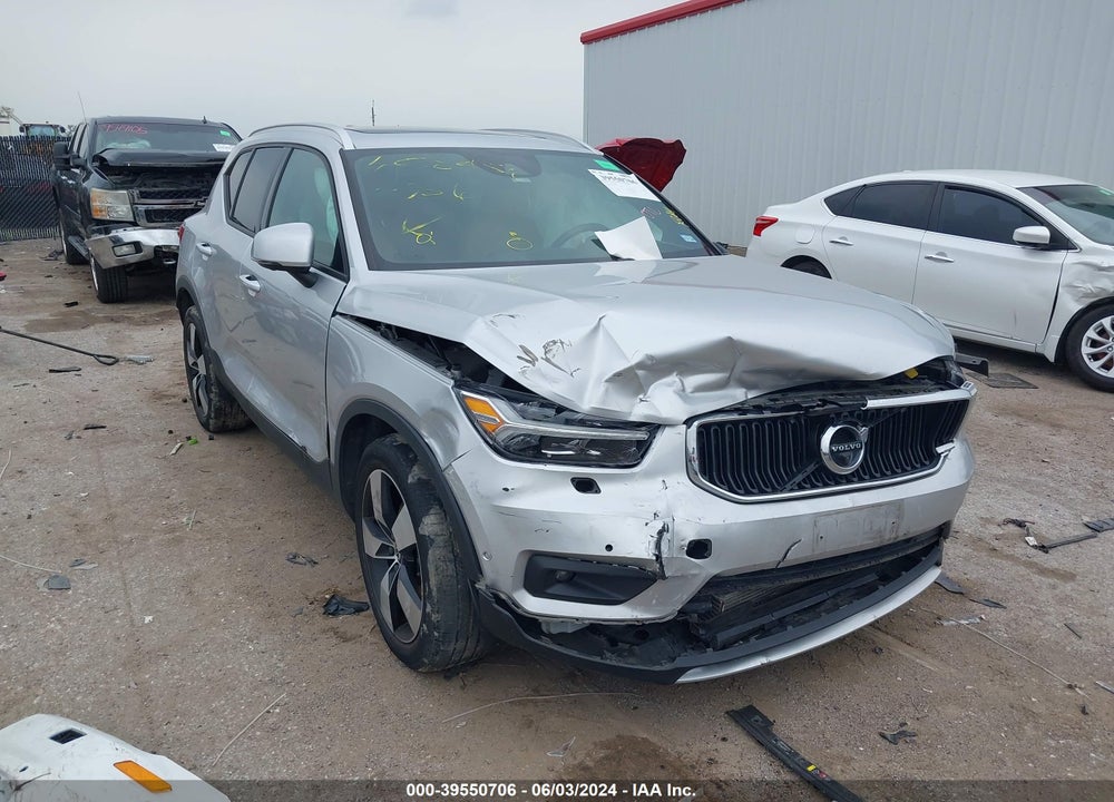 2019 VOLVO XC40 T5 MOMENTUM VIN: YV4162UK6K2140150