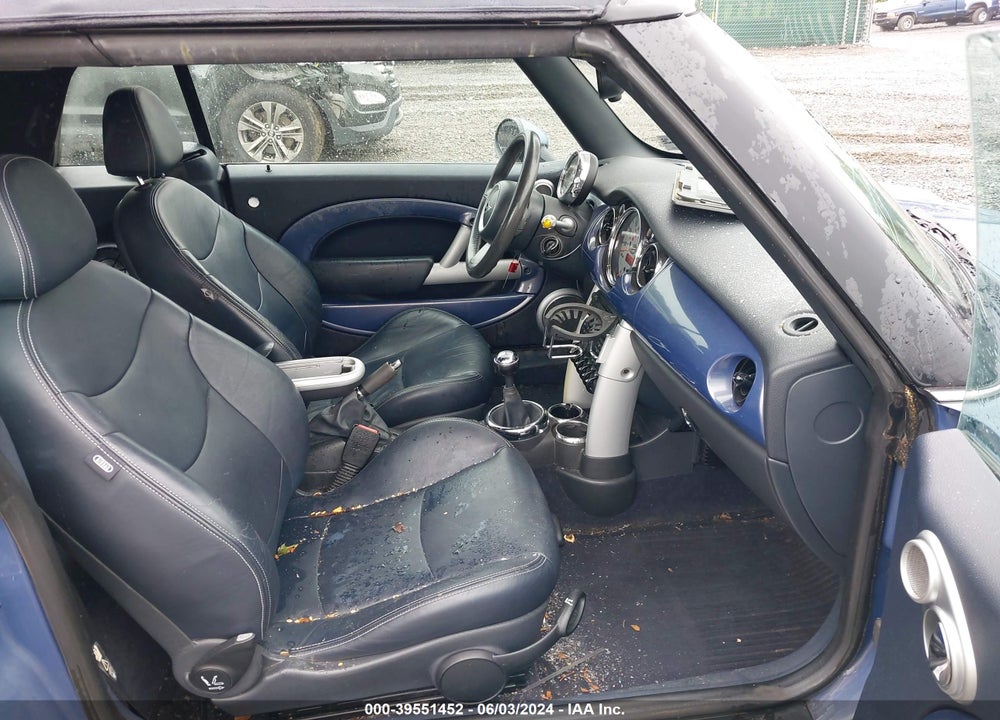 2007 MINI COOPER S VIN: WMWRH335X7TJ44590