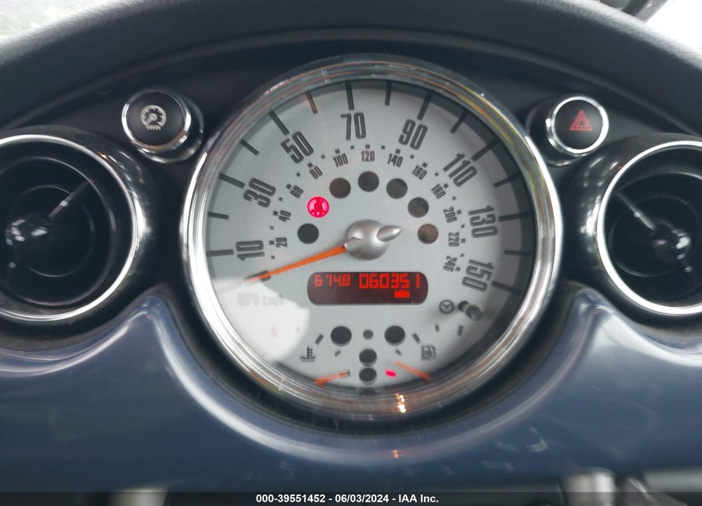 2007 MINI COOPER S VIN: WMWRH335X7TJ44590