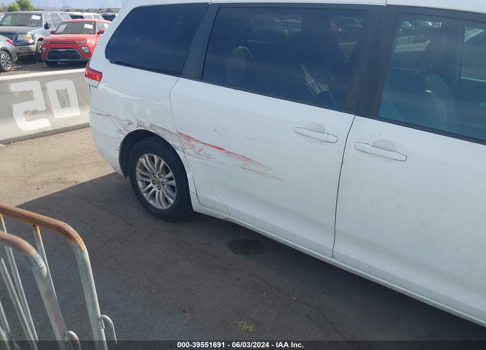 2011 TOYOTA SIENNA XLE V6 VIN: 5TDYK3DC0BS042235