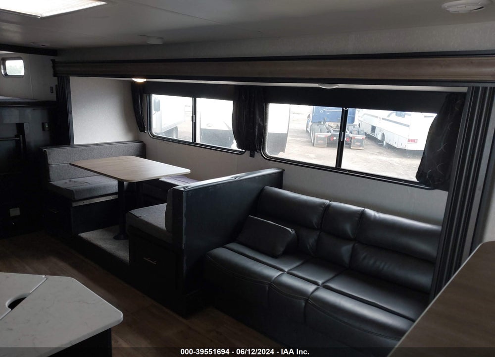 2022 FOREST RIVER CHEROKEE VIN: 4X4TCKB23NK081614