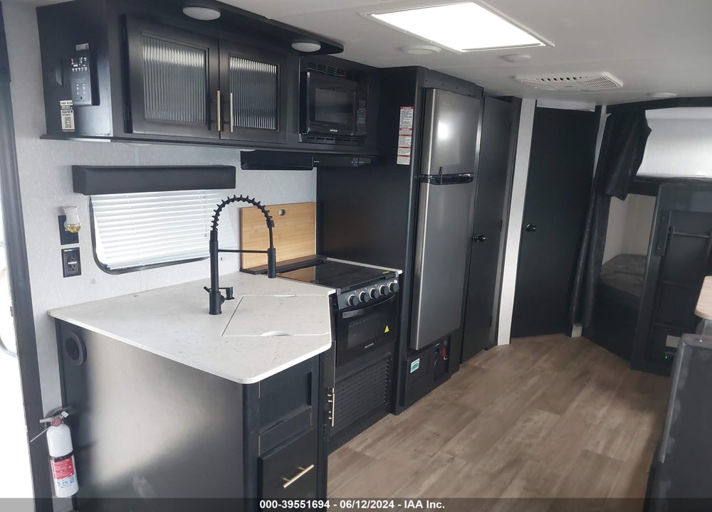 2022 FOREST RIVER CHEROKEE VIN: 4X4TCKB23NK081614