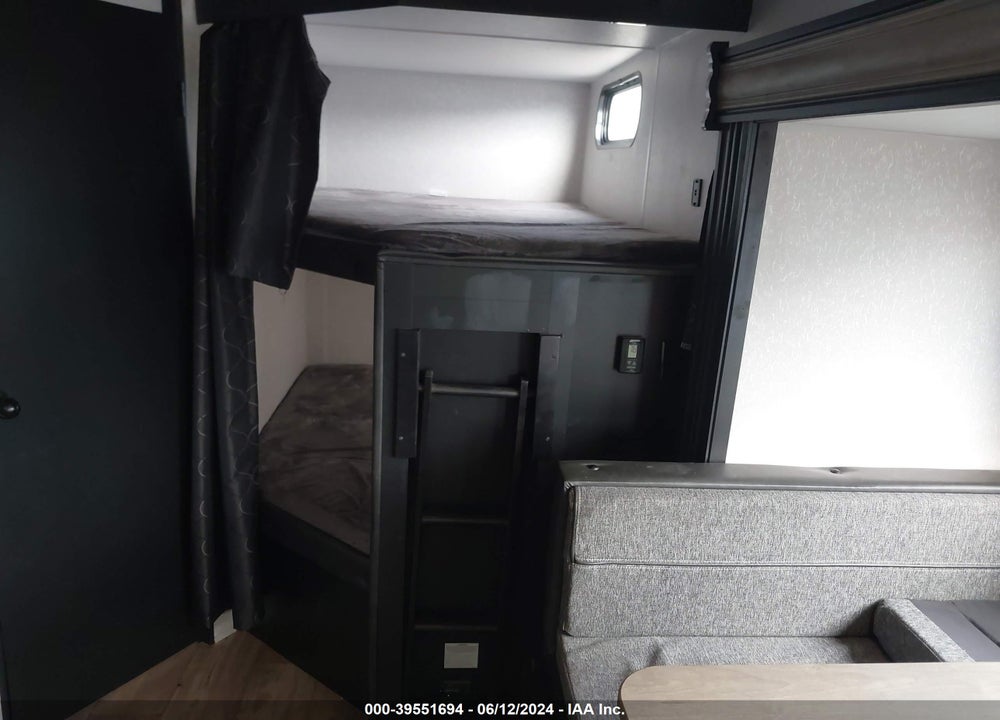 2022 FOREST RIVER CHEROKEE VIN: 4X4TCKB23NK081614