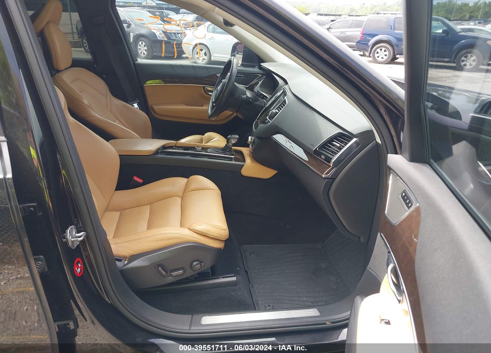 2016 VOLVO XC90 T6 MOMENTUM VIN: YV4A22PK4G1033585