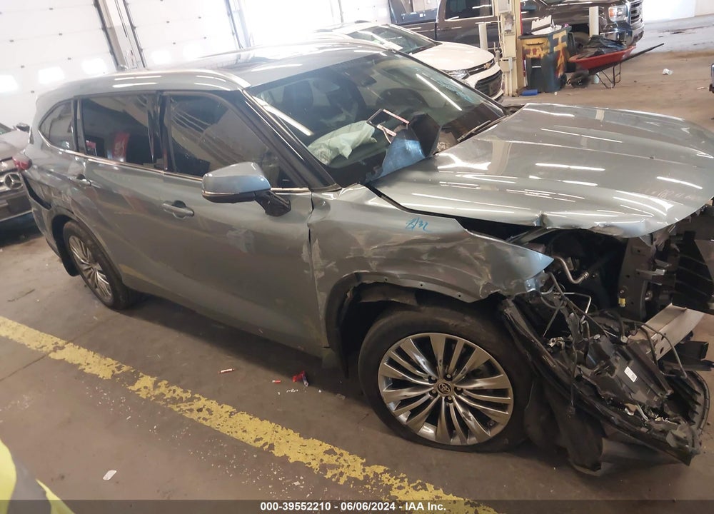 2022 TOYOTA HIGHLANDER PLATINUM VIN: 5TDFZRBHXNS182740