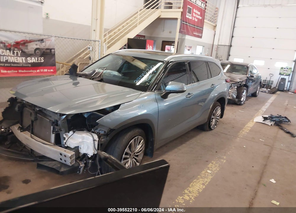 2022 TOYOTA HIGHLANDER PLATINUM VIN: 5TDFZRBHXNS182740