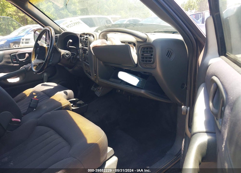 2003 CHEVROLET S-10 LS VIN: 1GCCS19X638213568