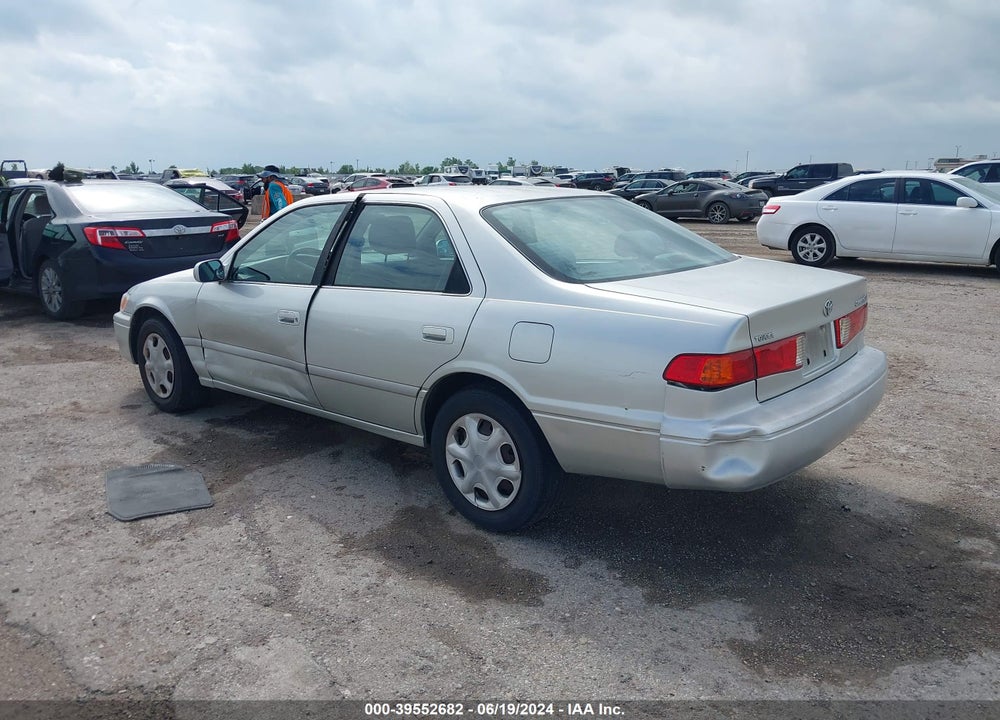 2000 TOYOTA CAMRY LE VIN: JT2BG22K8Y0429695