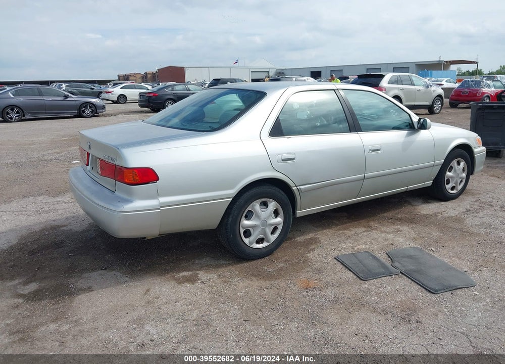 2000 TOYOTA CAMRY LE VIN: JT2BG22K8Y0429695