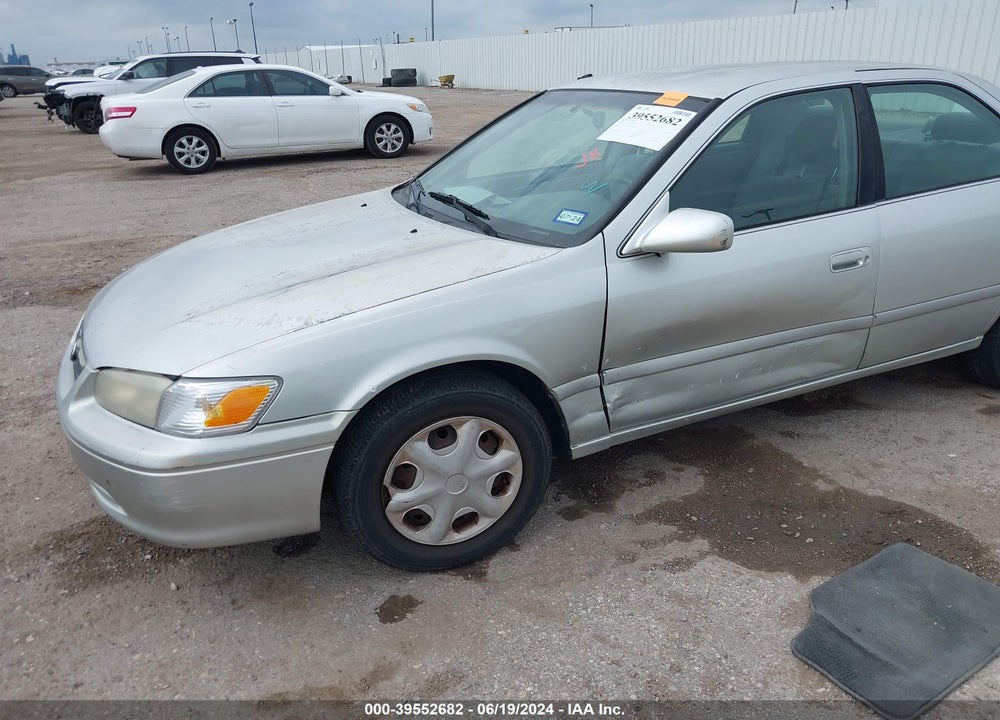 2000 TOYOTA CAMRY LE VIN: JT2BG22K8Y0429695