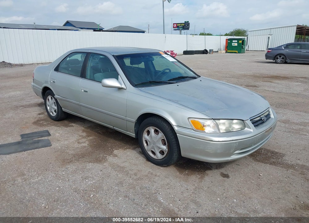2000 TOYOTA CAMRY LE VIN: JT2BG22K8Y0429695