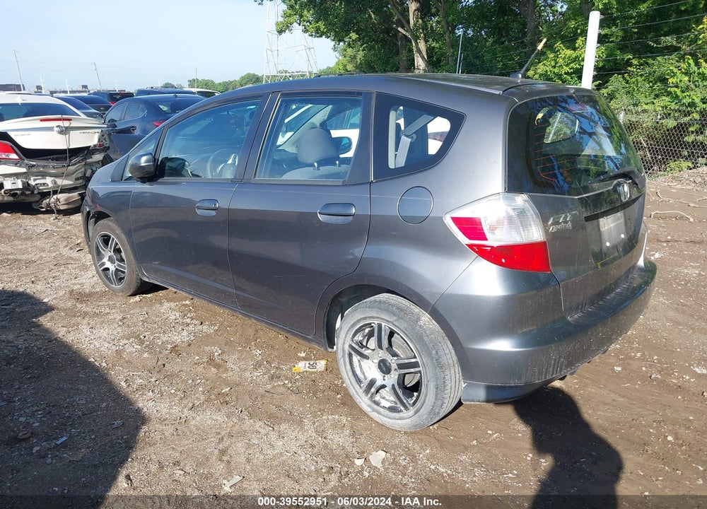 2013 HONDA FIT VIN: JHMGE8H31DC044587