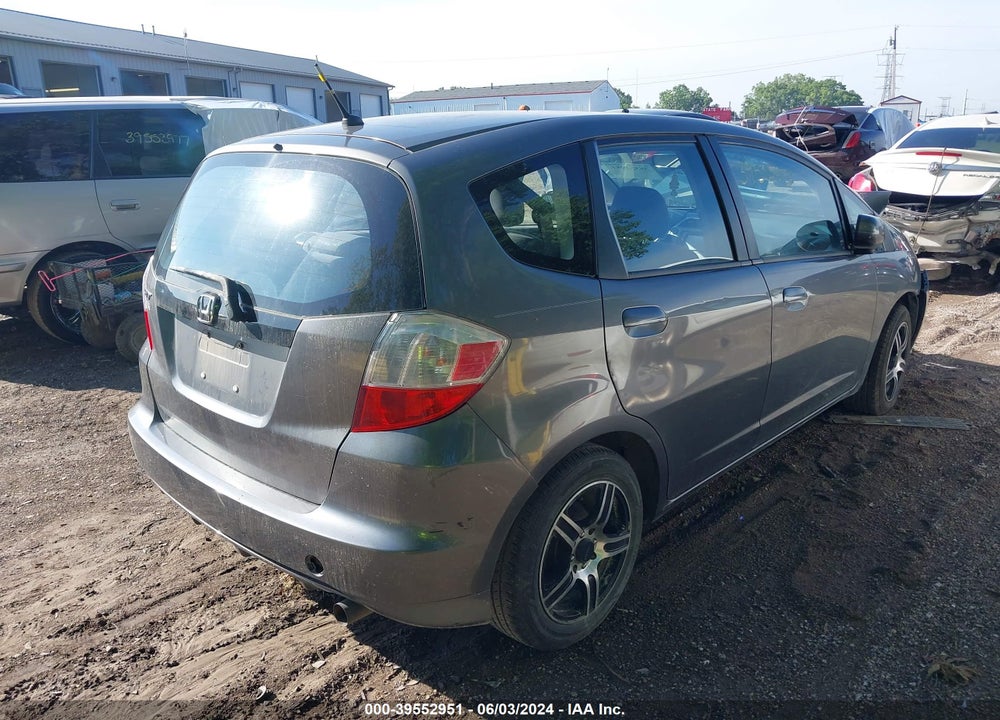 2013 HONDA FIT VIN: JHMGE8H31DC044587