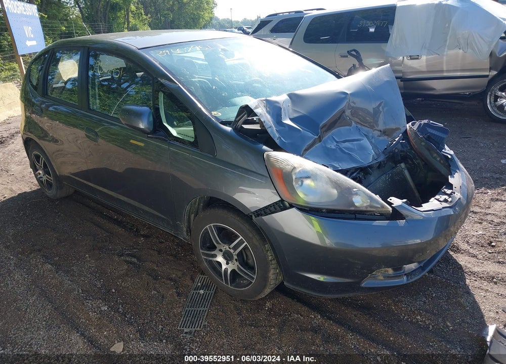 2013 HONDA FIT VIN: JHMGE8H31DC044587