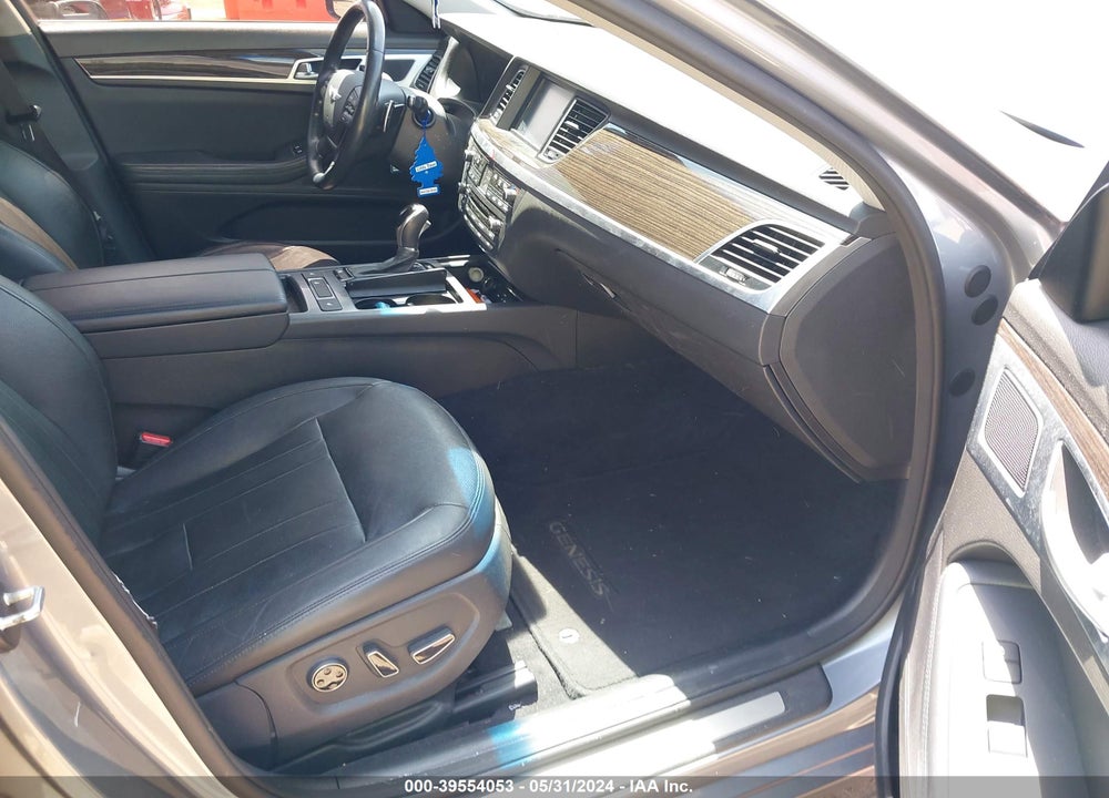 2016 HYUNDAI GENESIS 3.8 VIN: KMHGN4JE8GU115817
