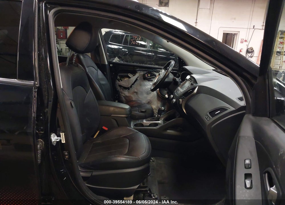2014 HYUNDAI TUCSON WALKING DEAD EDITION VIN: KM8JUCAG2EU936154