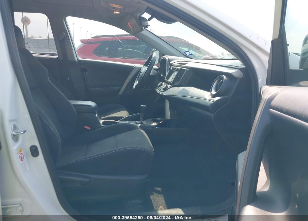 2018 TOYOTA RAV4 XLE VIN: 2T3WFREV3JW475897
